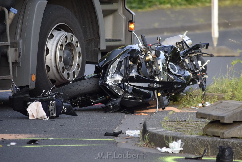 Schwerer Motorrad Unfall Feldkassel Robert Boschstr Edsel Fordstr P016.JPG - Miklos Laubert